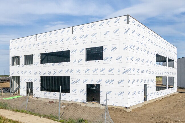 Plus de détails pour 5003 28 St NW, Edmonton, AB - Bureau à vendre