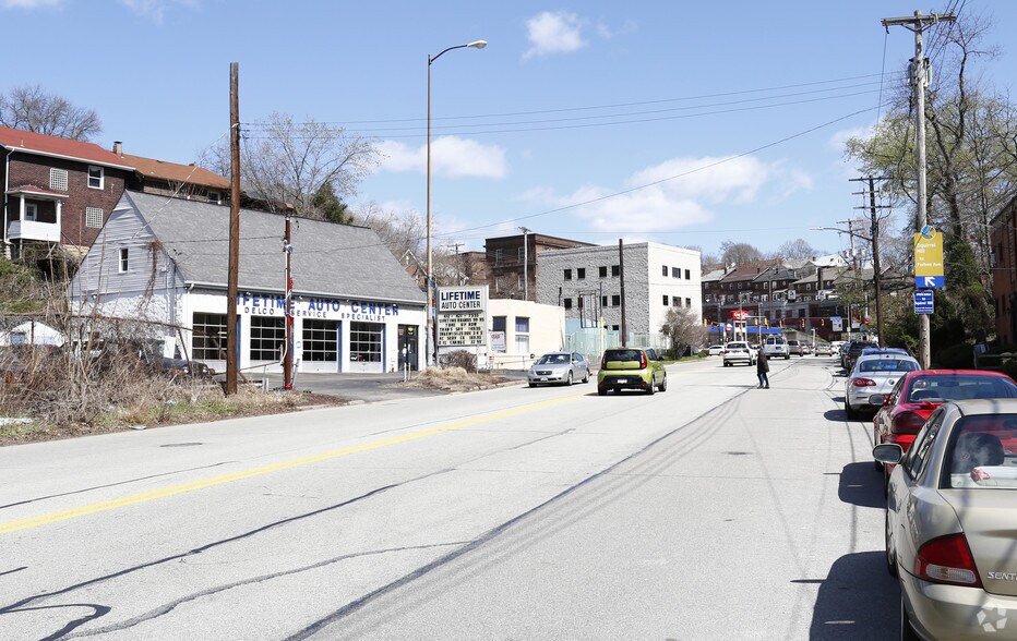 5711 Forward Ave, Pittsburgh, PA à vendre - Photo du bâtiment - Image 2 de 5