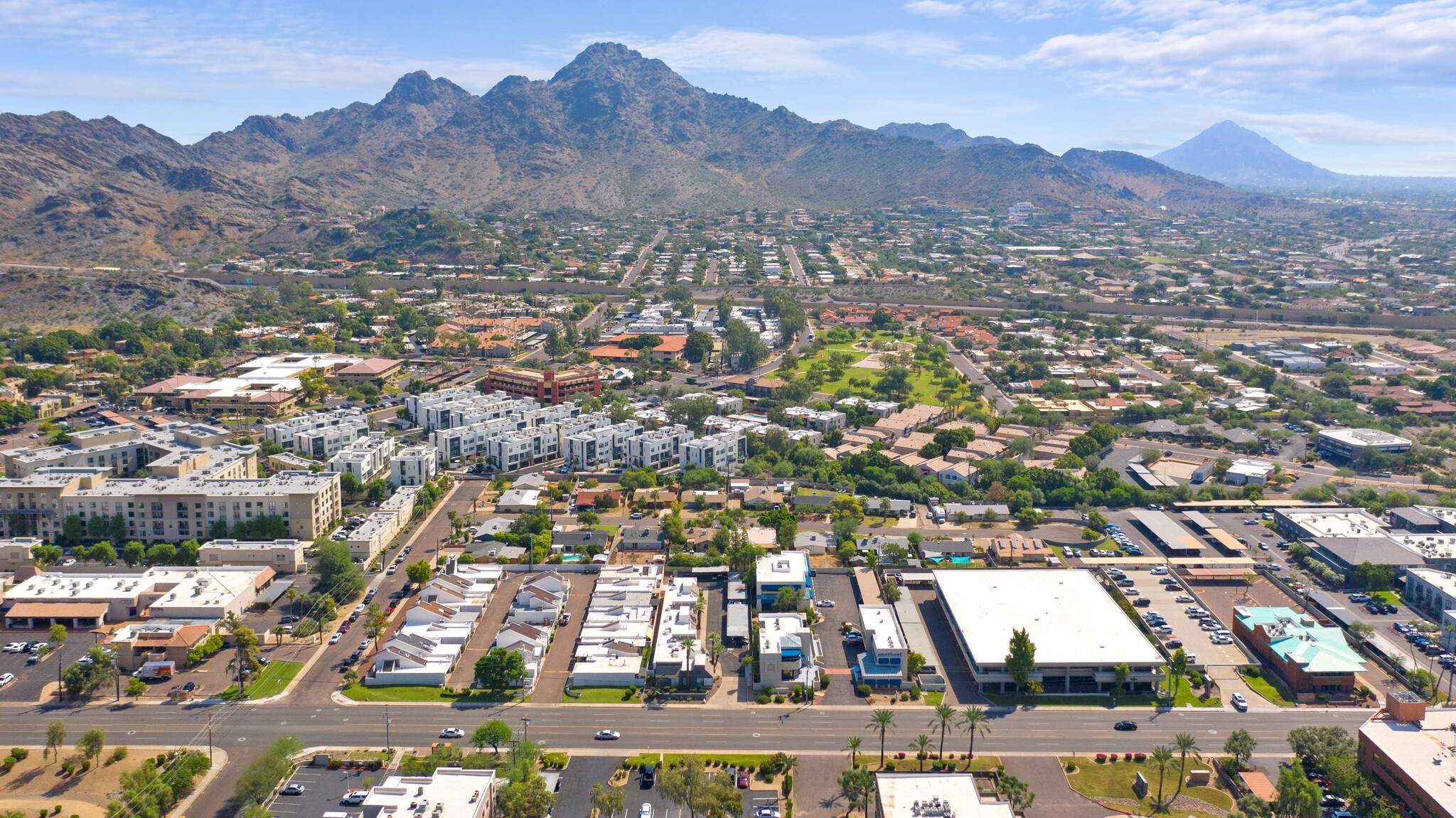 7325 N 16th St, Phoenix, AZ à louer Photo du b timent- Image 1 de 3