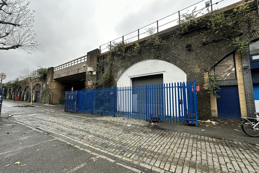 Hercules Rd, Londres à louer - Photo du bâtiment - Image 3 de 3