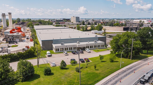 Plus de détails pour 8100-8200 Boul Cavendish, Saint-Laurent, QC - Industriel à louer