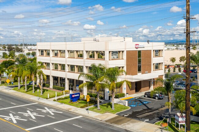 Plus de détails pour 303 W Katella Ave, Orange, CA - Bureau à louer
