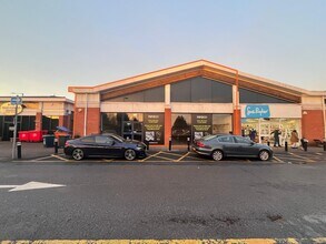 Pavilion Sq, Bolton for lease Interior Photo- Image 2 of 5