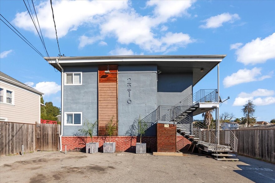 2216 E 23rd St, Oakland, CA à vendre - Photo principale - Image 1 de 16