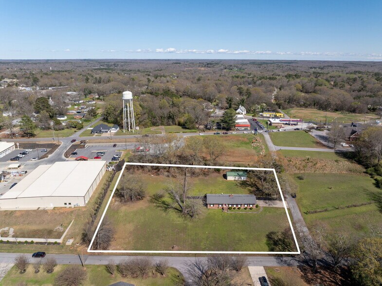 300 N Green St, Williamston, SC à vendre - Photo du bâtiment - Image 2 de 49