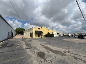 11511 Reeder Rd, Dallas, TX for lease Building Photo- Image 1 of 13