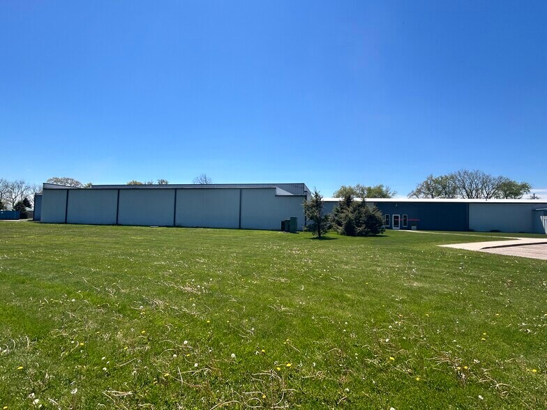 7878 Gull Rd, Richland, MI à louer - Photo du bâtiment - Image 2 de 7