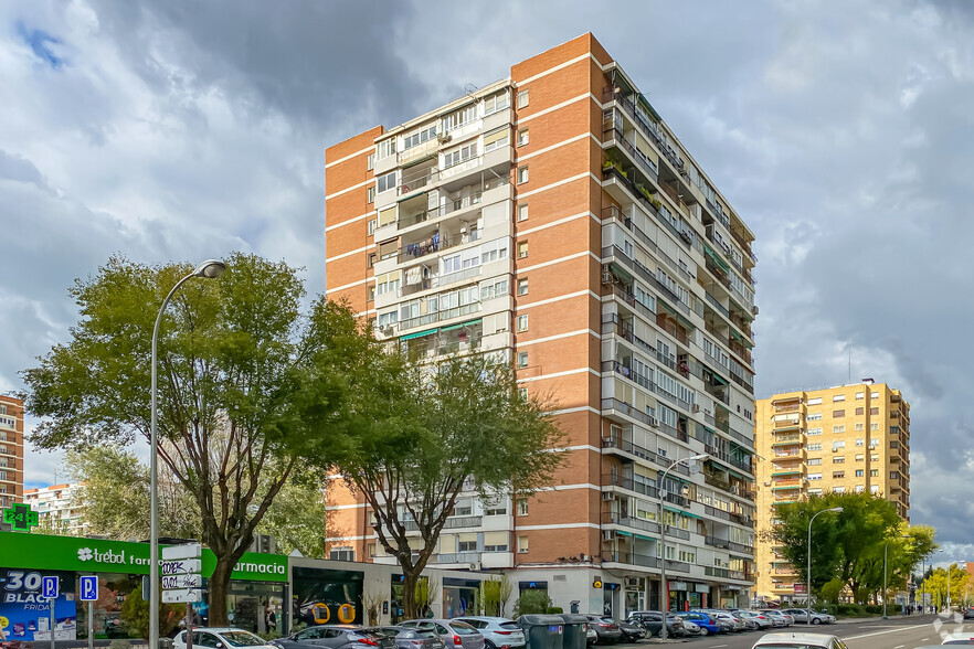 Multifamily in Madrid, MAD for sale - Building Photo - Image 3 of 3