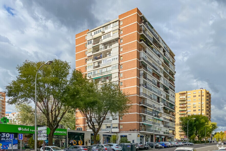 Immeuble residentiel dans Madrid, Madrid à vendre - Photo du bâtiment - Image 3 de 3