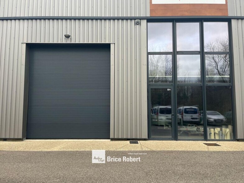 3 Rue De La Pierre Bleue, Chaponost for lease - Building Photo - Image 1 of 8