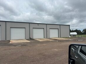 159 County Road 2103, New Boston, TX for lease Interior Photo- Image 1 of 9