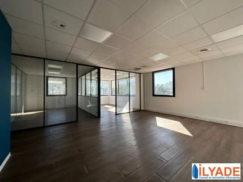 1 Rue Mahatma Gandhi, Aix-en-Provence for lease - Interior Photo - Image 3 of 14