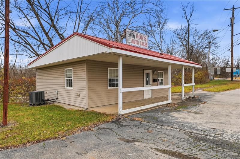 420 Montgomery Ave, New Castle, PA for sale - Primary Photo - Image 1 of 2