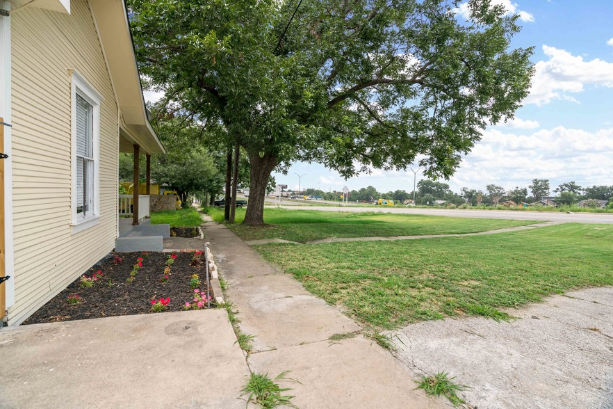 2243 N Interstate 35, San Antonio, TX à vendre - Photo principale - Image 1 de 1