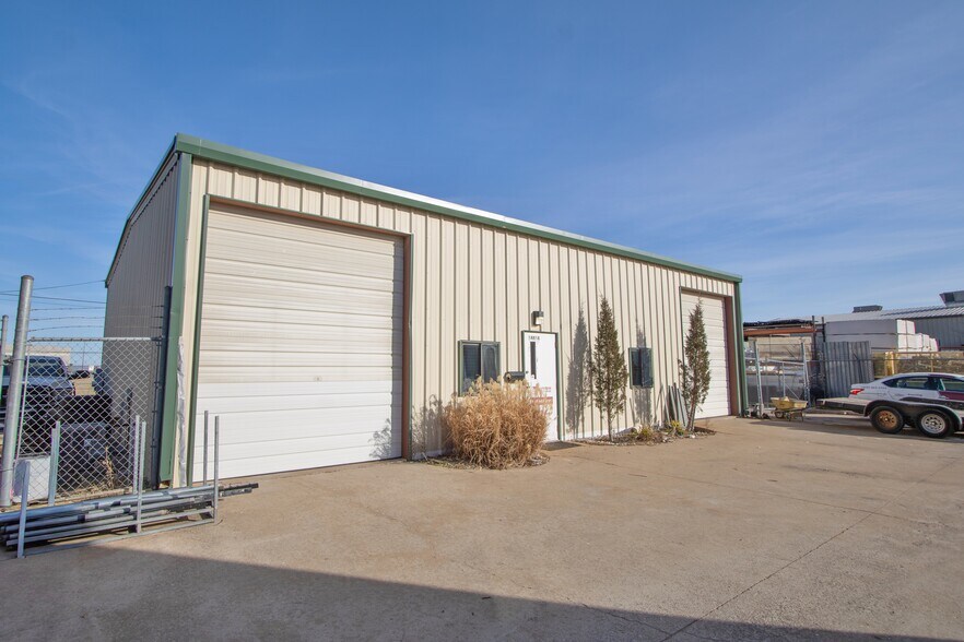 14814-14816 Bristol Park Boulevard portefeuille de 2 propriétés à vendre sur LoopNet.ca - Photo du bâtiment - Image 3 de 7