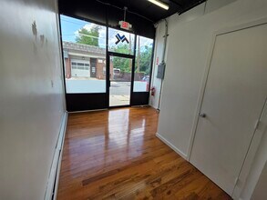 30 W Fort Lee Rd, Bogota, NJ for lease Interior Photo- Image 2 of 6