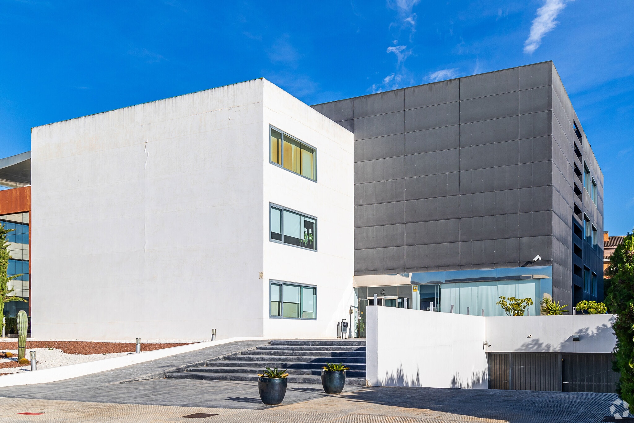 Office in Paterna, Valencia for sale Primary Photo- Image 1 of 5