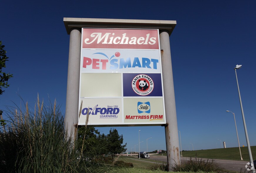 5435 N Garland Ave, Garland, TX à louer - Photo du bâtiment - Image 3 de 3