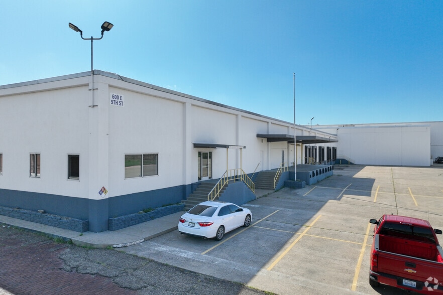 600 E 9th St, Fort Worth, TX for lease - Building Photo - Image 2 of 8