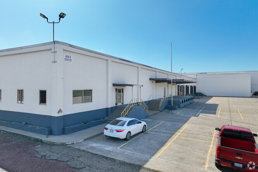 600 E 9th St, Fort Worth, TX à louer - Photo du bâtiment - Image 2 de 8