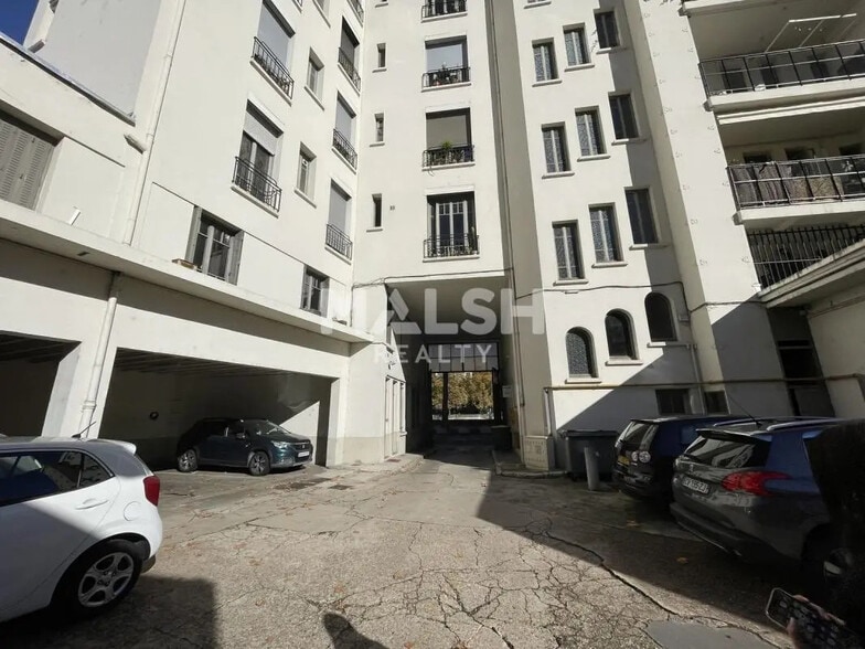 Retail in Lyon for lease - Building Photo - Image 2 of 10