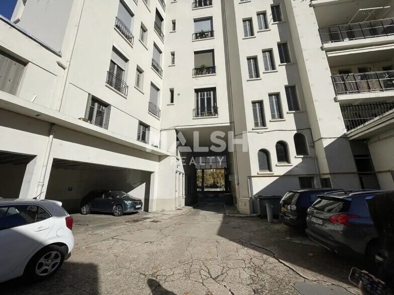 Commerce de détail dans Lyon à louer - Photo du bâtiment - Image 2 de 10