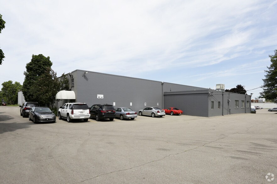 3407-3425 Eastern Ave SE, Grand Rapids, MI for lease - Building Photo - Image 2 of 2