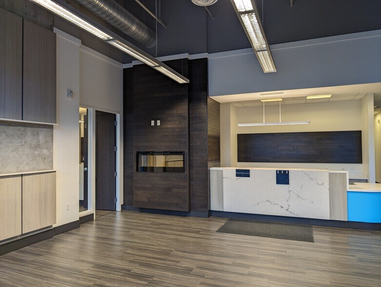 10142 111 St NW, Edmonton, AB à vendre - Photo intérieure - Image 3 de 8