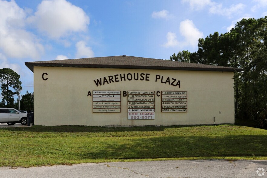 1053 SE Holbrook Ct, Port Saint Lucie, FL for lease - Building Photo - Image 3 of 45