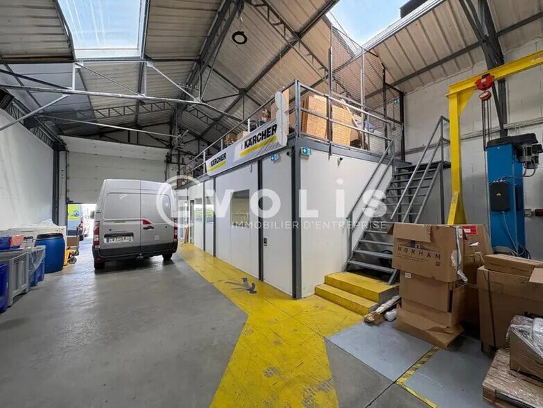 Flex dans Vénissieux à louer - Photo du bâtiment - Image 3 de 17