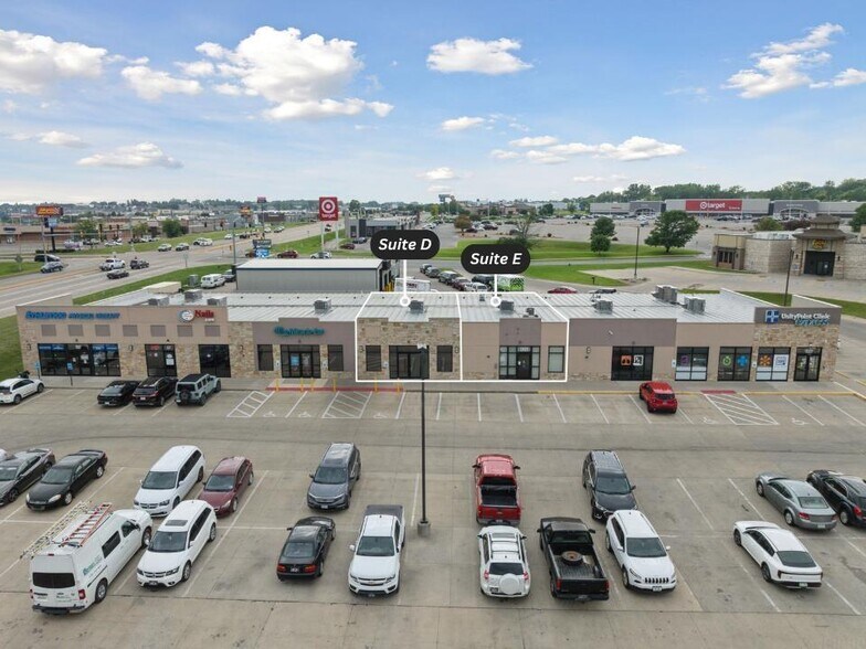 1655 E San Marnan Dr, Waterloo, IA à louer - Photo du bâtiment - Image 2 de 4