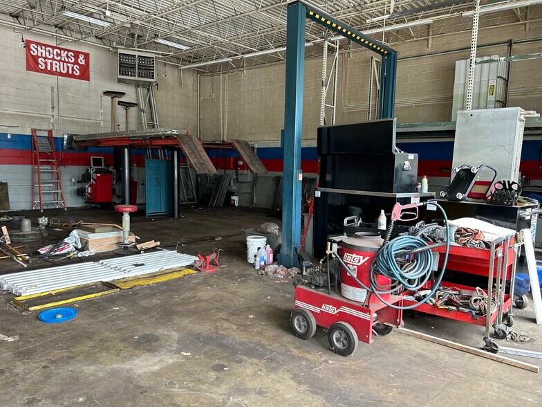 13917 S Torrence Ave, Burnham, IL à vendre - Photo du bâtiment - Image 3 de 6