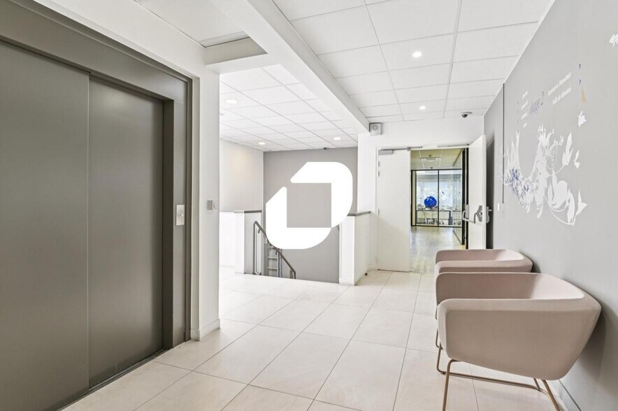 12 Villa Des Fleurs, Courbevoie for lease - Lobby - Image 3 of 12