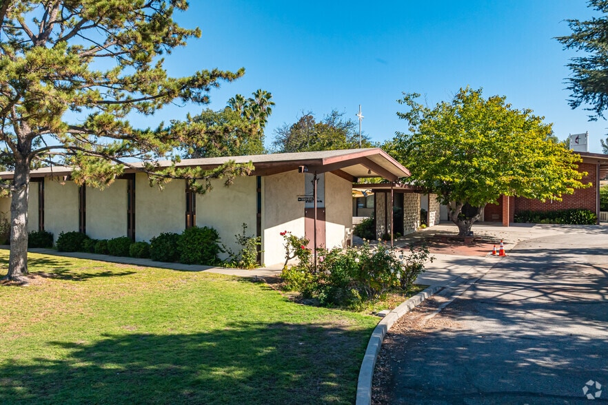 718 S Azusa Ave, West Covina, CA for lease - Primary Photo - Image 1 of 4
