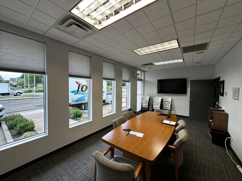 4117 Bridgetown Rd, Cincinnati, OH à louer - Photo du bâtiment - Image 3 de 4