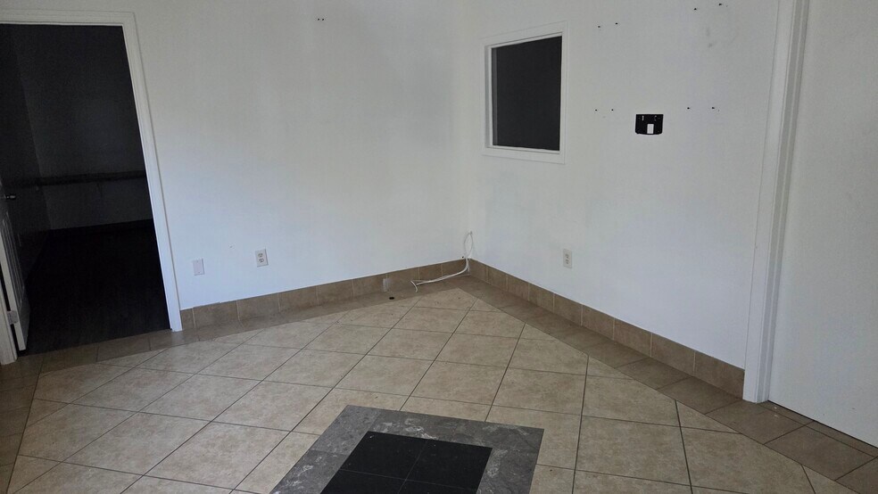 352 Tall Pines Rd, West Palm Beach, FL à louer - Photo du bâtiment - Image 2 de 30