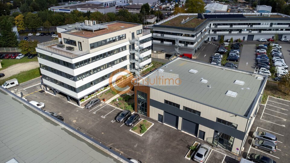Office in Artigues-près-Bordeaux for lease - Aerial - Image 2 of 6