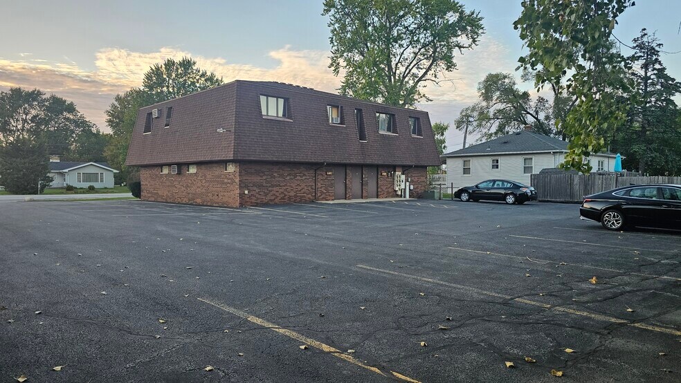 18707 Burnham Ave, Lansing, IL à vendre - Photo du bâtiment - Image 2 de 26
