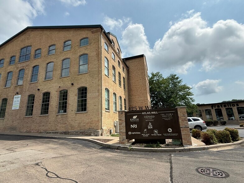 425 W Water St, Appleton, WI à louer - Photo du bâtiment - Image 3 de 17