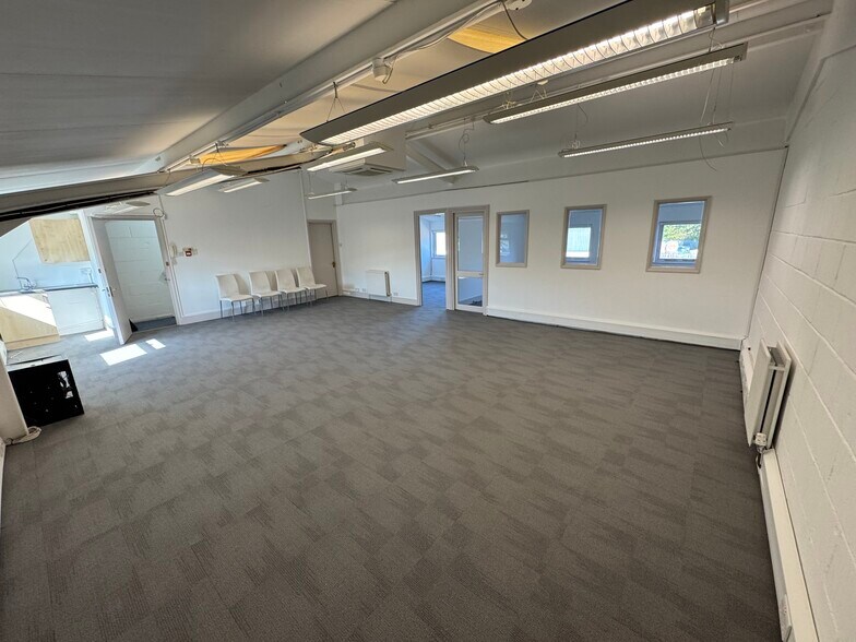 Grahame Park Way, Londres à louer - Photo du bâtiment - Image 3 de 7