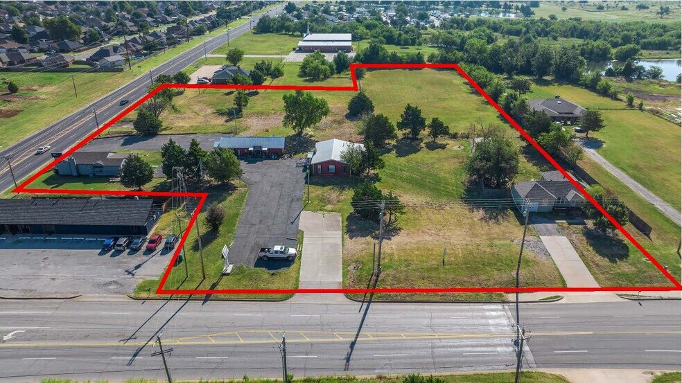 824 SW 134th St, Oklahoma City, OK à vendre - Photo du bâtiment - Image 2 de 8