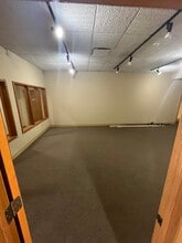 4220 N Crossover Rd, Fayetteville, AR for lease Interior Photo- Image 2 of 9