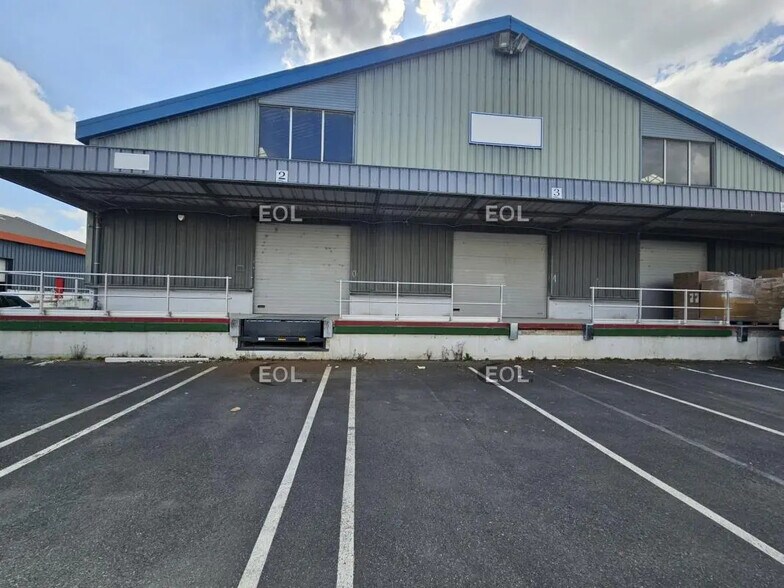 Industrial in Bonneuil-sur-Marne for lease - Building Photo - Image 1 of 7