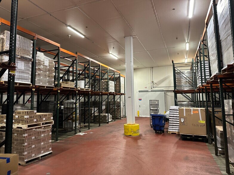 431 Somerville St, Manchester, NH à vendre - Photo intérieure - Image 2 de 7