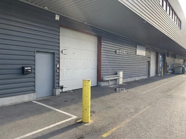 Local d'activités dans SAINT-OUEN-L'AUMONE à vendre - Photo du bâtiment - Image 1 de 5