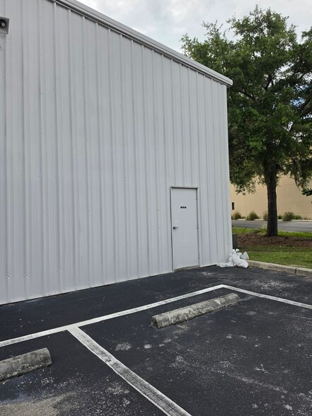 2201 SW 19th Ave Rd, Ocala, FL for lease - Building Photo - Image 2 of 6