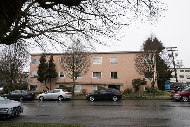 Plus de détails pour 8687 Selkirk St, Vancouver, BC - Multi-résidentiel à vendre