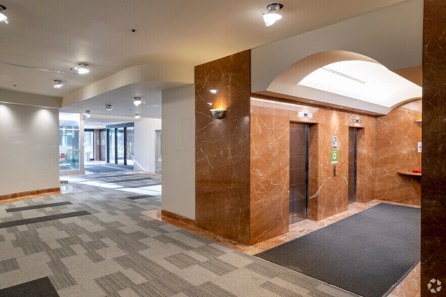 200 Yorkland Blvd, Toronto, ON à louer - Hall d’entrée - Image 3 de 4