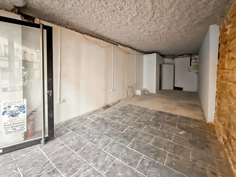 Retail in Charenton-le-Pont for lease - Building Photo - Image 3 of 6