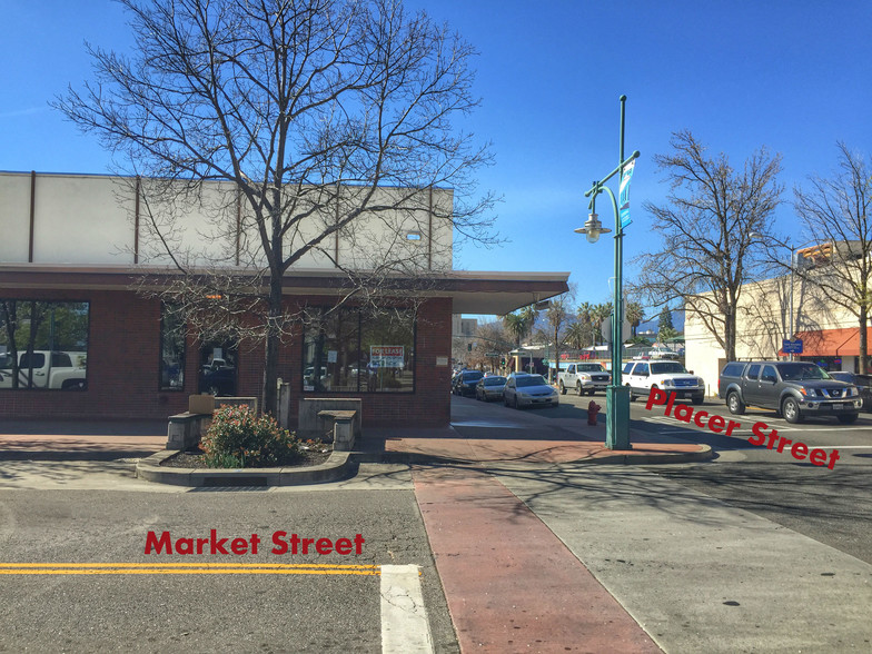 1700 Market St, Redding, CA à louer - Photo du bâtiment - Image 3 de 15